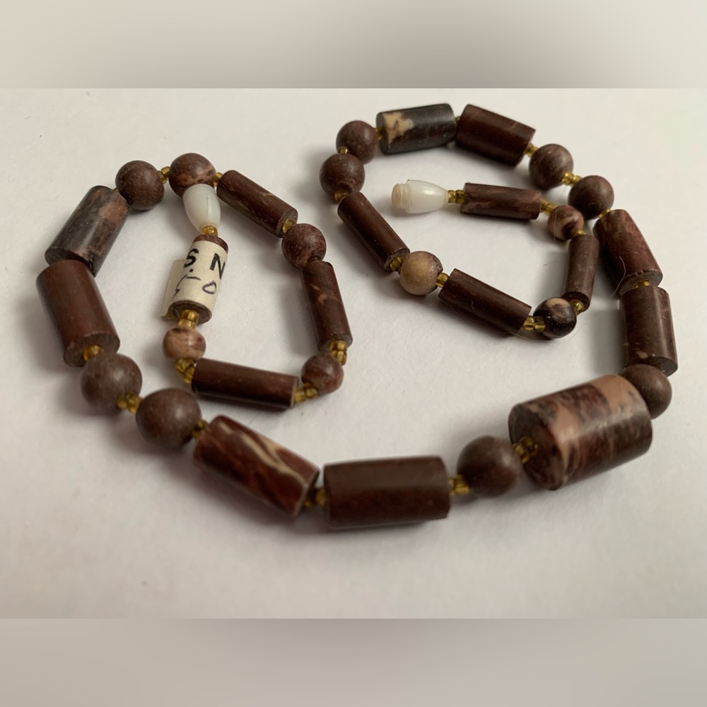 New vintage stone or ceramic beaded necklace (502 style tag)